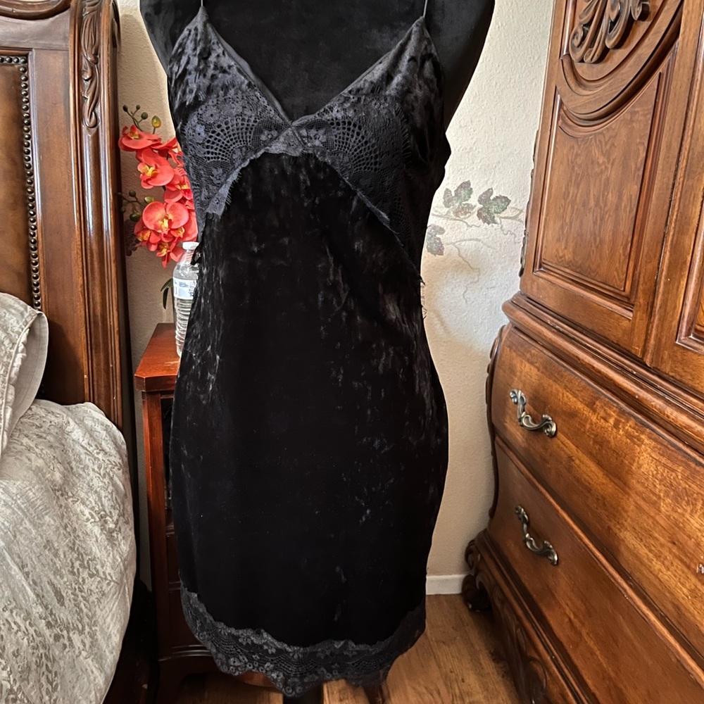 Topshop Totally Obsessed Black Velvet Slip
Dress